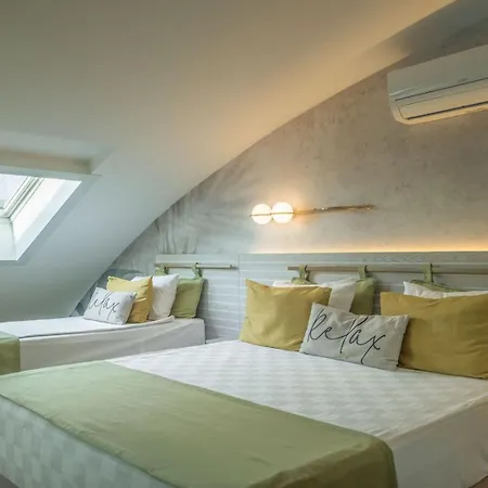 Square Otel Side